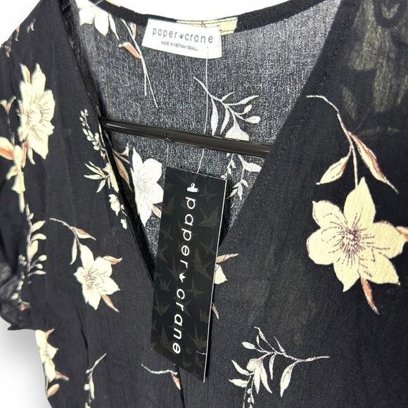 Small black floral paper crane top with ruffled sleeves NWT - Picture 2 of 4